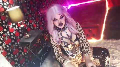 Snapshot of _hailyourqueenx chatting on September 18, 4:44 pm GoDDess  Chloe online show from September 18, 4:44 pm