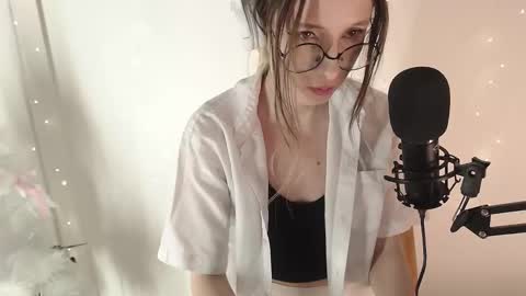 Hannaolotl online show from February 4, 1:15 pm