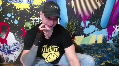 Snapshot of _happydayleon_ chatting on September 19, 6:22 pm _happydayleon_ online show from September 19, 6:22 pm