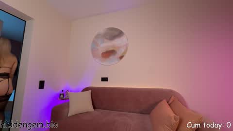 Laura online show from February 25, 1:58 pm