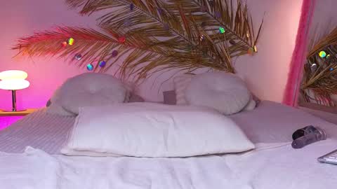 Holly online show from March 1, 9:51 am