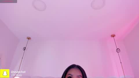 Darlis  online show from November 19, 7:45 pm