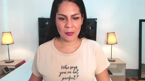 Isabel online show from March 29, 2:19 pm