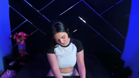 Isabella Moon online show from November 25, 6:28 pm