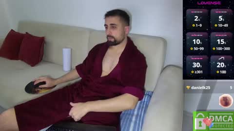 _jeem_ online show from February 6, 6:24 pm