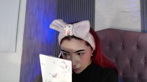 Mia online show from January 7, 1:49 pm