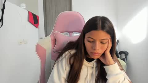 khloe sweet online show from November 4, 8:54 pm