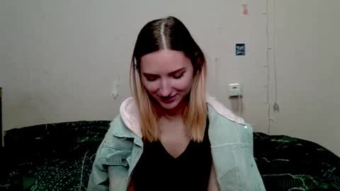 _kikiclark_ online show from October 12, 9:16 pm