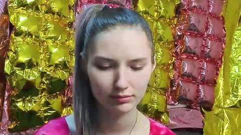 _kikiclark_ online show from April 17, 9:50 pm