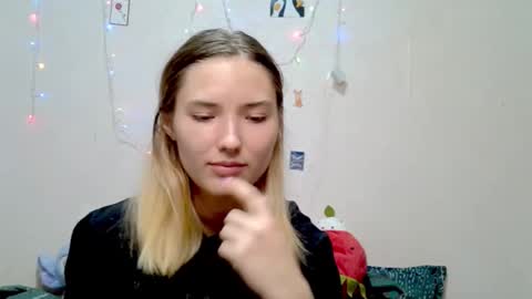 _kikiclark_ online show from September 21, 8:46 pm