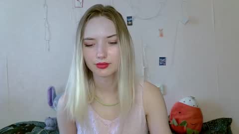 _kikiclark_ online show from September 17, 8:18 am