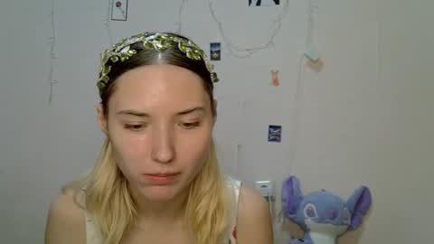 _kikiclark_ online show from September 9, 8:20 pm