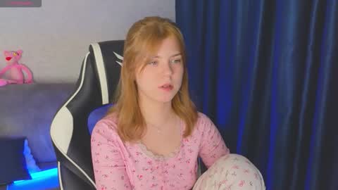 Molly   Emily online show from November 11, 5:37 pm