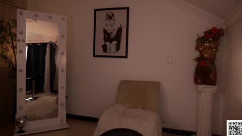 Snapshot of _lady_di chatting on December 11, 3:45 am Not on OF Some stuff for sale  online show from December 11, 3:45 am