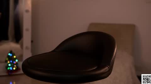 Snapshot of _lady_di chatting on December 17, 3:50 am Not on OF Some stuff for sale  online show from December 17, 3:50 am