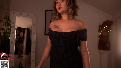 Snapshot of _lady_di chatting on December 27, 4:04 am Not on OF Some stuff for sale  online show from December 27, 4:04 am