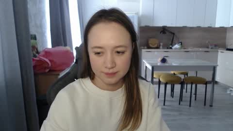 _lalune_ online show from March 1, 9:02 am