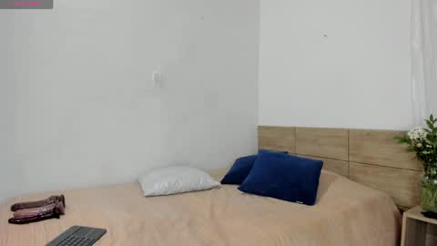 Lauralove online show from May 26, 2:06 am