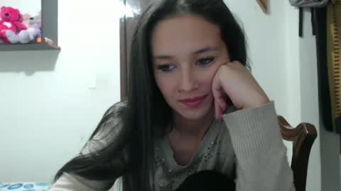 Lauren 3 online show from December 3, 7:20 am