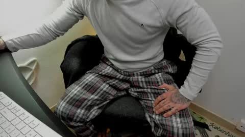 Layne online show from November 7, 9:12 am