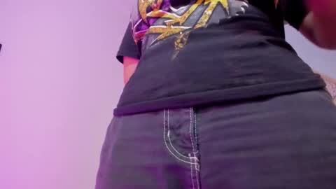 Liily online show from December 3, 8:53 pm