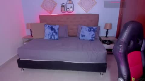 Liily online show from November 9, 5:37 pm