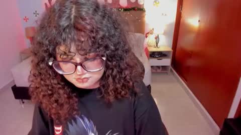 Liily online show from December 5, 9:45 pm