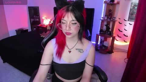 Queen.  Help me reach 100 thumbs up  online show from April 22, 10:50 pm