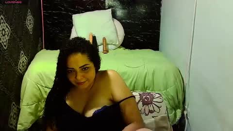 _milf_naughty online show from April 18, 10:32 pm