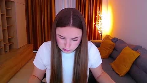 Mia online show from March 21, 8:30 am