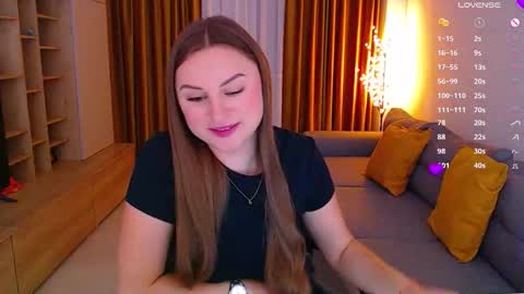 Mia online show from November 8, 10:07 am