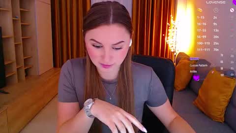 Mia online show from November 10, 10:29 am