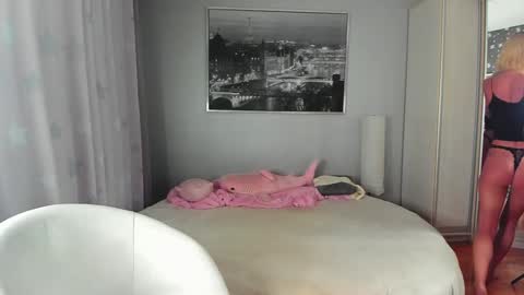 alienmito online show from October 31, 2:01 am