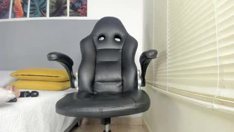 _molly_rosse_ online show from April 16, 12:38 pm