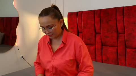 _monaliza_ online show from May 6, 12:22 pm