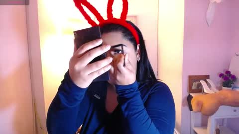 nahomi  online show from December 15, 9:11 pm