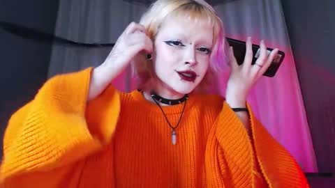 Nicole online show from December 1, 6:39 pm