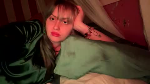 _peaceoutgirlscout_ online show from December 20, 9:16 am