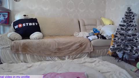 _pretty_fox_ online show from December 30, 8:10 am