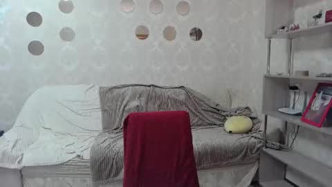 _pretty_fox_ online show from October 11, 3:59 pm