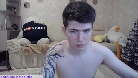 _pretty_fox_ online show from December 12, 11:50 am