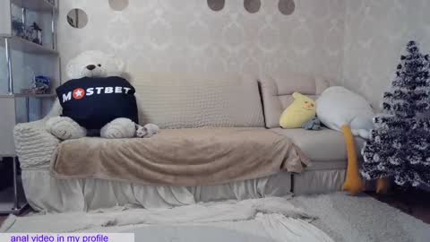 _pretty_fox_ online show from December 20, 4:42 am