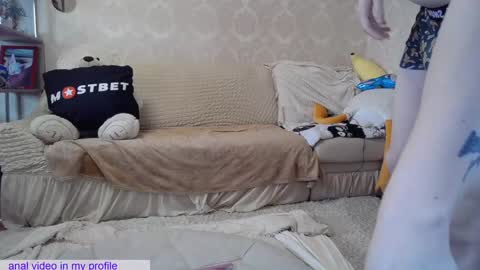 _pretty_fox_ online show from January 2, 8:06 am