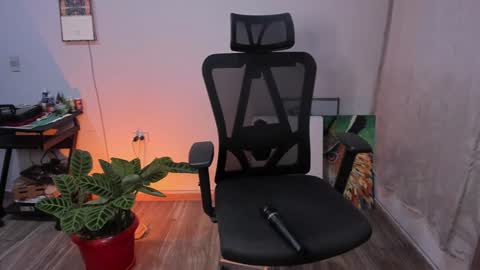 Snapshot of _purplecherry_ chatting on January 13, 7:00 am Cherr online show from January 13, 7:00 am