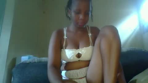 queen online show from December 5, 7:43 am