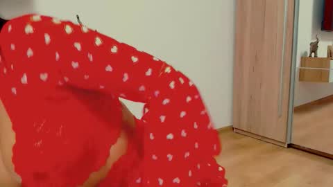 Sarah online show from October 3, 8:17 pm