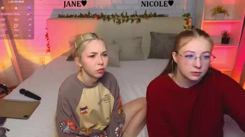 Merlizz Eva Jane Mila Nicole  left to right  online show from April 28, 8:24 pm