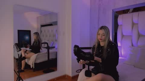 Sara online show from October 25, 11:42 am