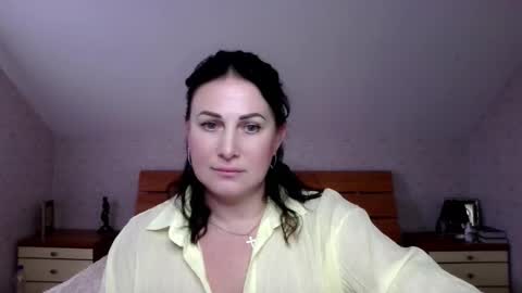 Snapshot of _sarairiti chatting on October 25, 10:47 am Sara online show from October 25, 10:47 am