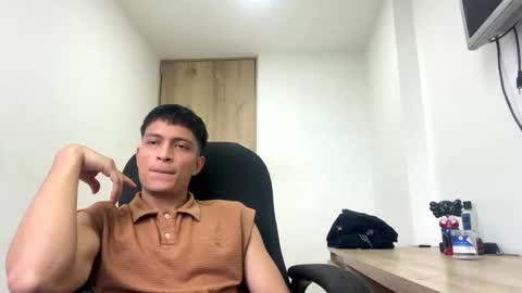 Juan Pablo-independent model online show from March 3, 10:39 pm